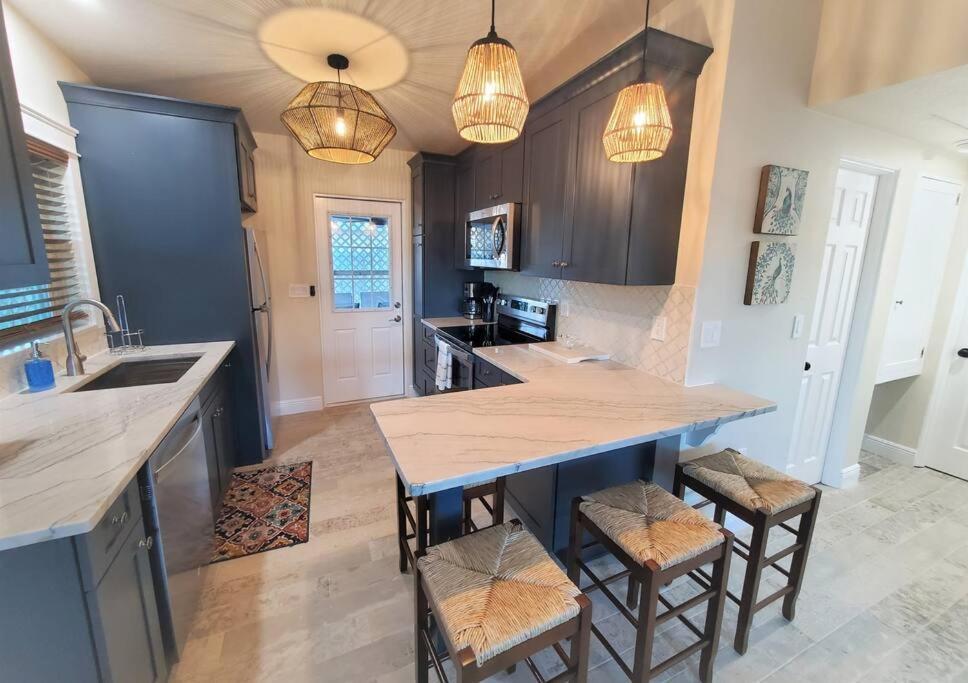 Bali Bungalow - Downtown Cocoa Beach Bagian luar foto