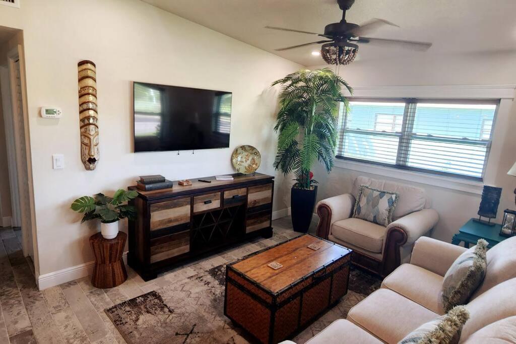 Bali Bungalow - Downtown Cocoa Beach Bagian luar foto